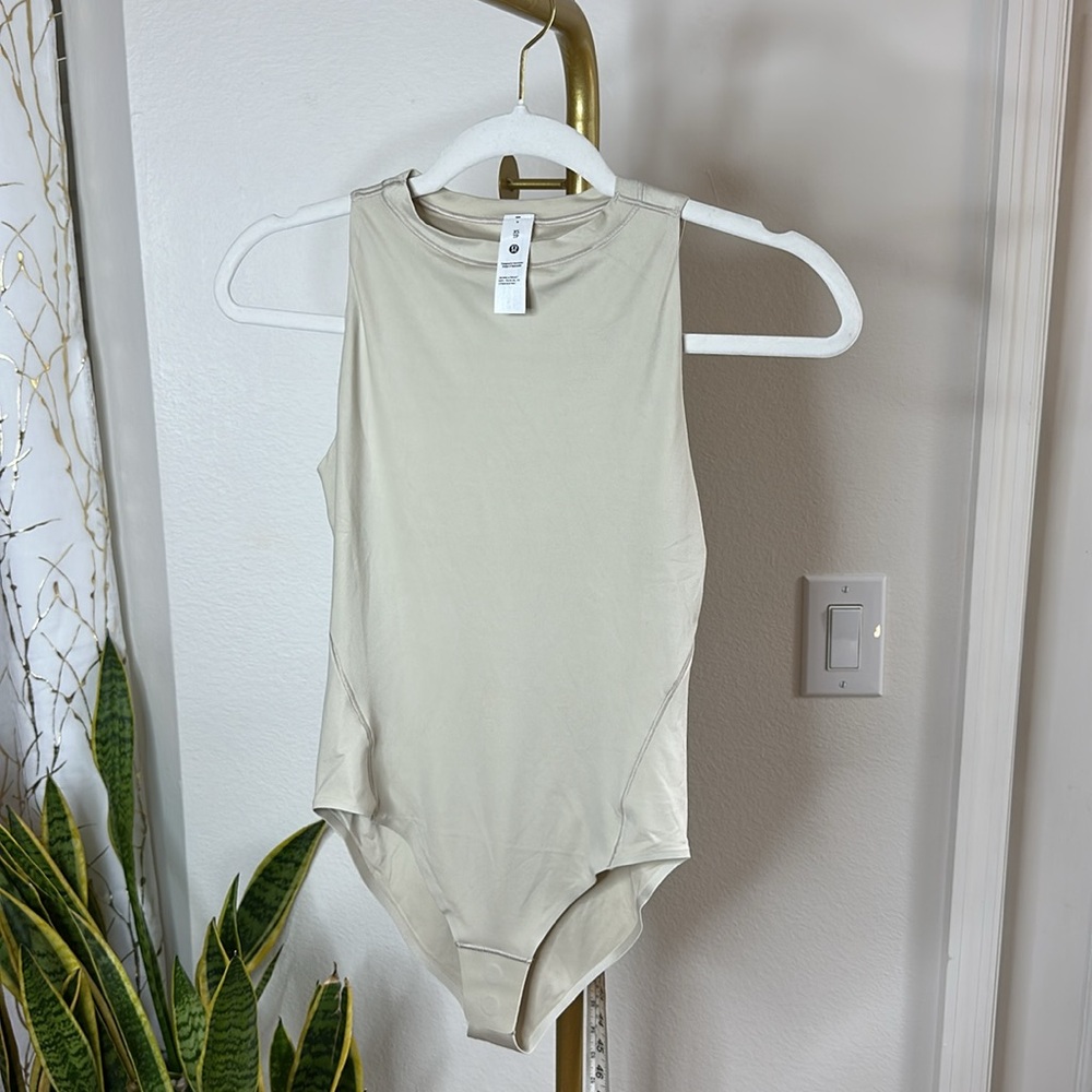 187. NWT Lululemon Wundermost Ultra-Soft Nulu High-Neck Bodysuit
Mojave Tan - Picture 7 of 10